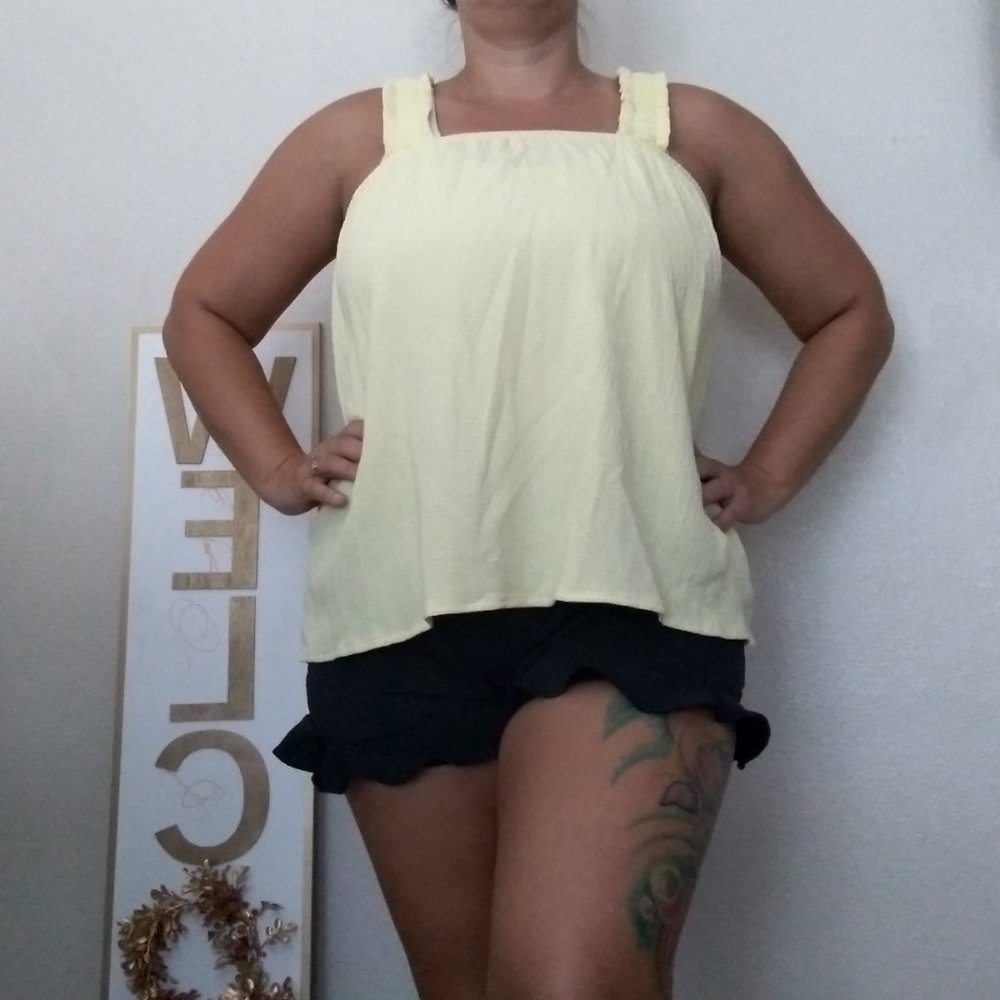 NwT Olivia Sky Nordstrom Rack Yellow Top Size Medium